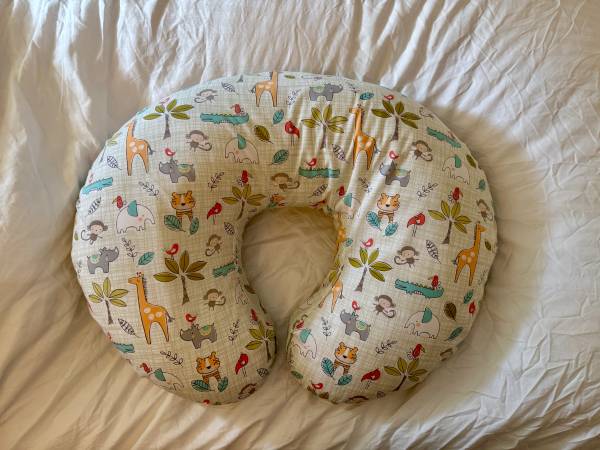 Bobby nursing pillow 1