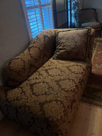 Down filled chase lounge 1