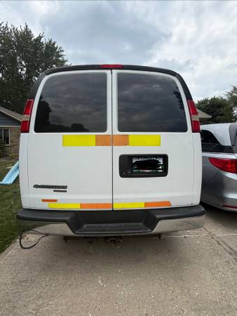 2014 Chevrolet Express Van - Photo 2