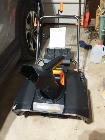 Cordless snow blower 1