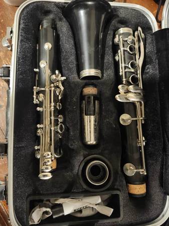 Buffet Crampon E11 Intermediate Bb Clarinet 2010s - Black 1