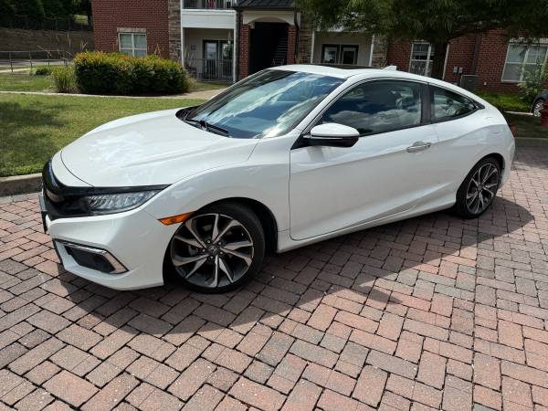 2019 Honda Civic Coupe Touring - $18,500 (Thompsons Station)63470753962371121