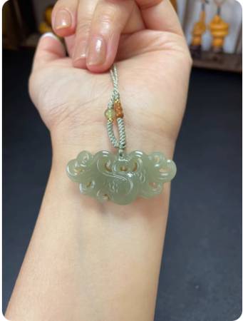 Natural Hetian jade exquisitely carved phoenix pendant 1