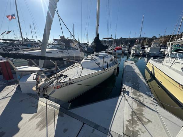 Sturdy Old Sailboat Seeks Adventurous New Captain – 1975 Pearson 30 1