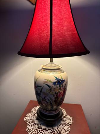 VINTAGE LAMP 1