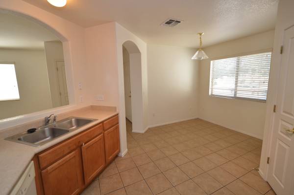 $1,700 / 3br - **Fabulous 3BR home in quiet neighborhood! ** (6815 W Quailwood Way)63674756293889123