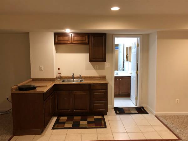 $1,450 / 2br - 2000ft2 - Huge Private Basement (2,000 sq ft) for ONE person (Manassas)64040025343491124