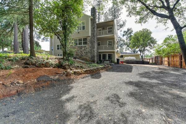 $1600.00 / 1br - 650ft2 - ¡Recién renovado de 1 dormitorio en el centro de Colfax!63952109152515121