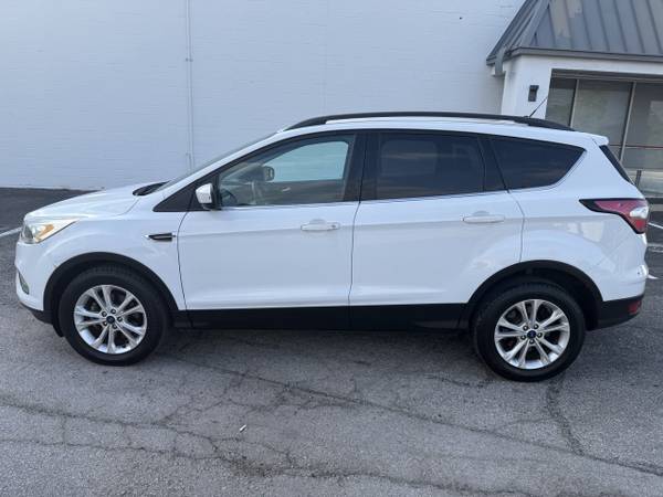 ONE OWNER 2018 Ford Escape SEL 4dr SUV LOW MILES - $10,900 (NORTH)63439222062337123