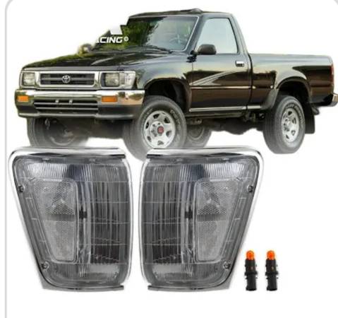 Clears 90s style 4x4 1989/1995 pickup toyota truck 1