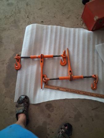 Chain shackles 1