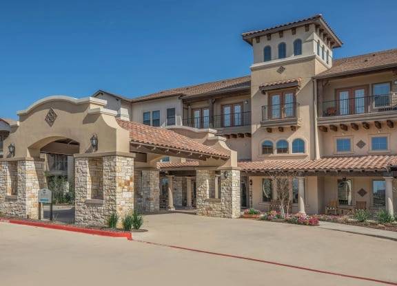 $2,136 / 2br - 1334ft2 - Celebrate space and comfort in our 2 BR. (Webster)63924042922883123