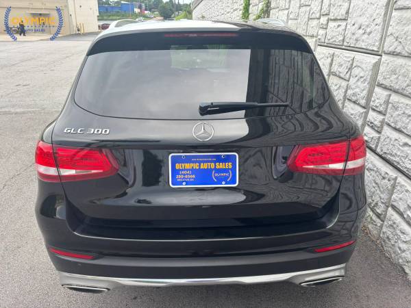 2017 Mercedes-Benz GLC - ¡Cómpralo aquí, paga aquí! Disponible - $17,250 (Atlanta)63620318736769124