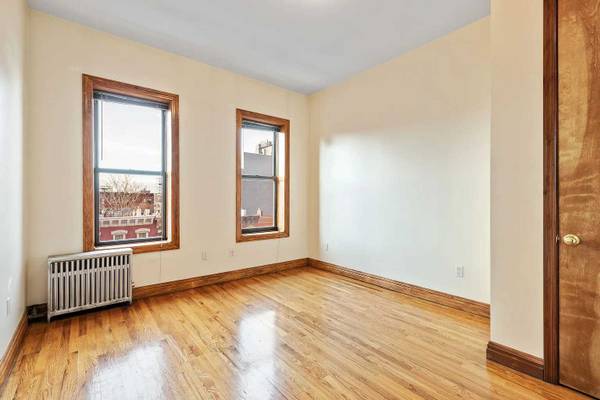 $1,100 / 1br - 800ft2 - *Fantastic 1X1 BR 800-SQFT unit Apartment  located in Park Slope* (Brooklyn, NY)64033293080195122