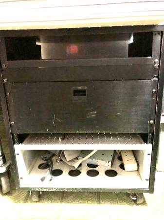 Rolling studio audio equipment rack 1