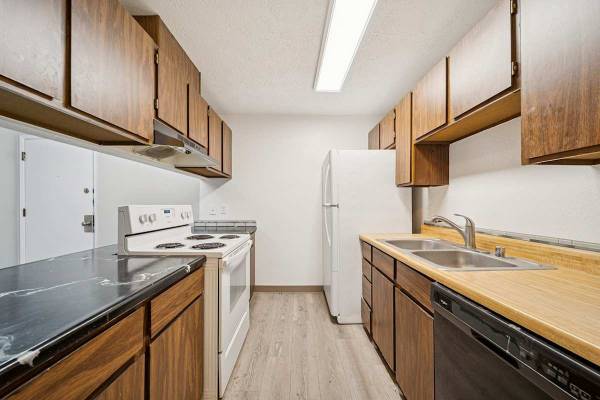 Off Street Parking, Laundry Facilities, Range 1