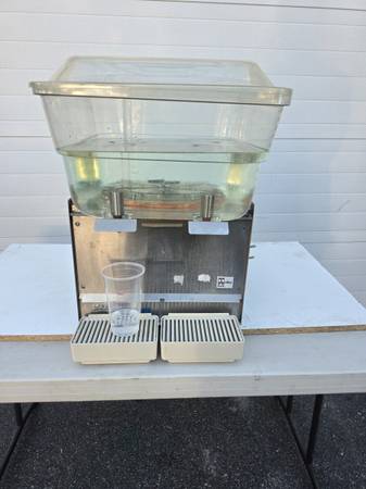 Crathco D112 Classic Pro Bubbler Pre-mix Cold Beverage Dispenser 1