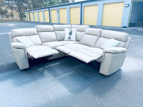 Luxurious Upscale Natuzzi Italian Leather Modular Reclining Sectional Sofa 1