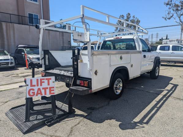 2003 CHEVY SILVERADO 2500,UTILITY ,LIFT GATE! GAS, I FINANCE$3000 DOWN - $12,500 (I FINANCE HERE! vehiclecenterandfinance.com)63476205040003122