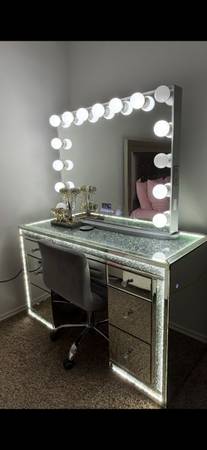 Bed set for sale including vanity! 1