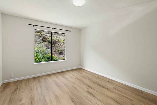 $1,680 / 1br - 700ft2 - BRIGHT LIVING in a nob hill Neighborhood (nob hill)64017516657282124