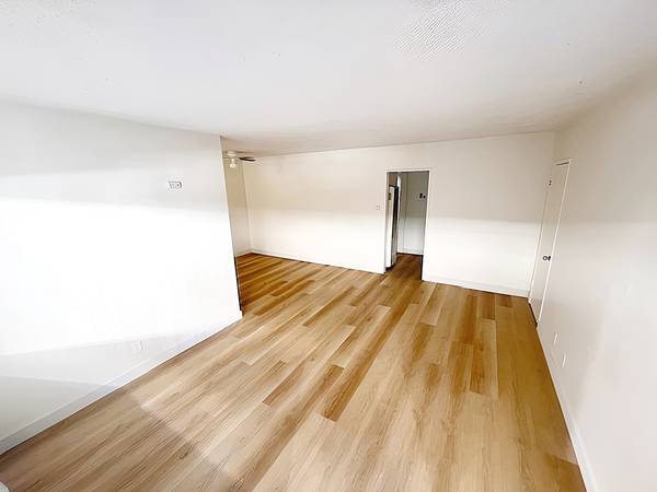 $2,195 / 2br - 14827 Friar St. #2--Lower level, NEWLY RENOVATED! Near Transportation (Van Nuys)63774527783041122