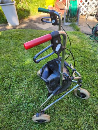 3 wheel walker 1