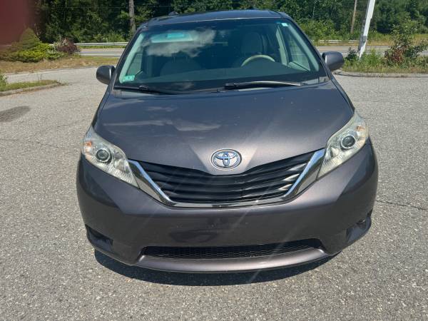 2011 Toyota Sienna, TRACCIÓN EN LAS CUATRO RUEDAS, SOLO 126,000 KM - $9,500 (Pelham)63469912250755124