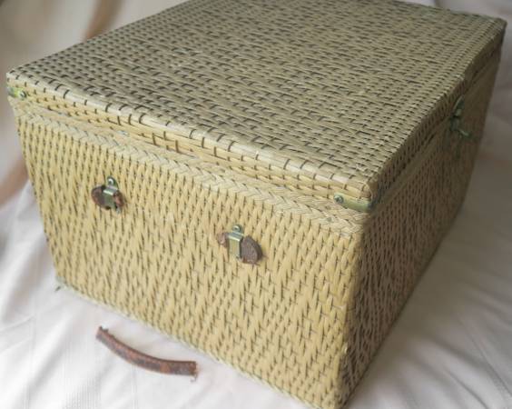 Vintage WOV-N-WOOD picnic basket by JERYWIL - collectibles - by