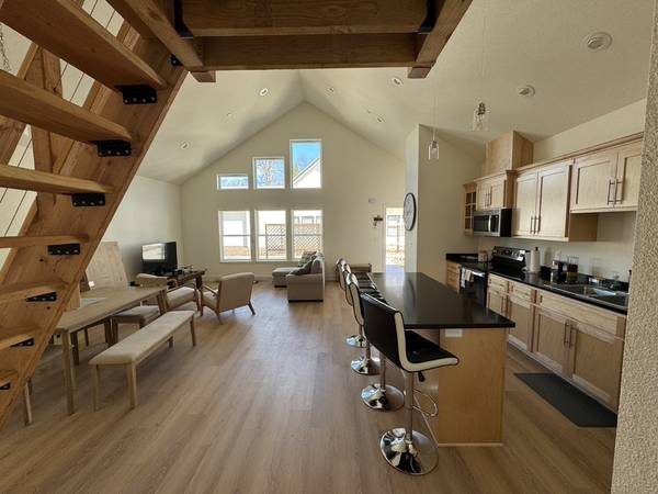 $2,600 / 2br - 1300ft2 - Apartamento amueblado lleno de luz (Mt Shasta)63678201003137122