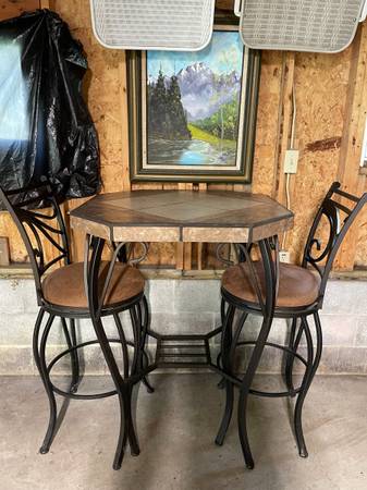 Outdoor Patio/Deck Table and 2 chairs 1