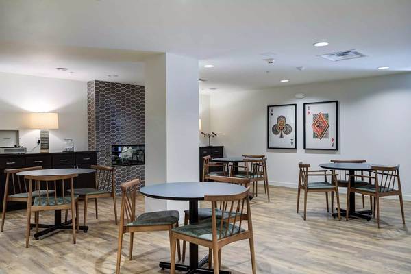 $2,121 / 2br - 715ft2 - Come Home to Comfort: Where Every Corner Invites and Delights! (Seatac)63910062770946121