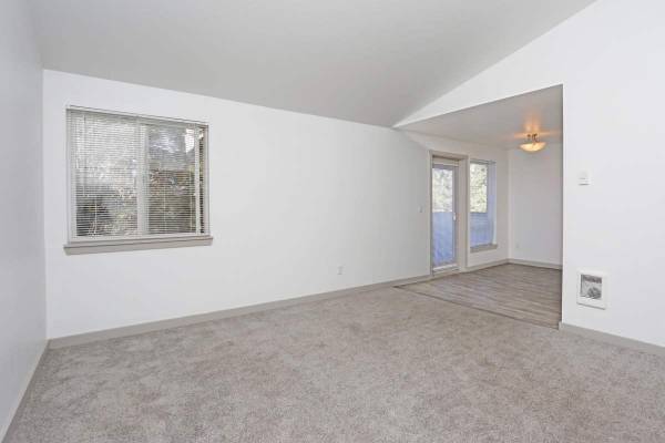 $1,519 / 2br - 950ft2 - Homey 2Bedrooms 1Bathroom, In Unit Washer & Dryer (South Tacoma)63874305581059124