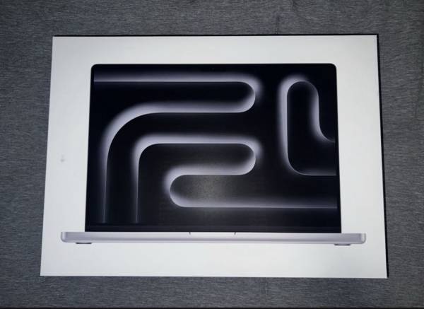 Apple macbook pro 16” m3 max silver or space black new sealed 1
