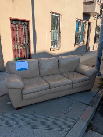 Free Couch 1