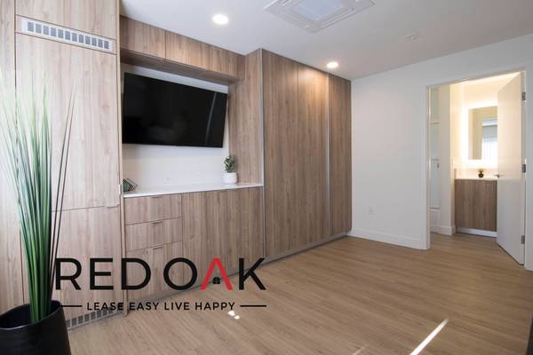 $1,325 / 179ft2 - Stunning Suite with Private Space, Pool, W/D, and On-Site Maintenance! (Northridge)63857623543683122