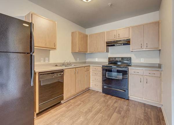 $1,007 / 2br - Gran Sala Comunitaria con Cocina, Biblioteca Comunitaria, Estacionamiento Cubierto (2250 Cougar Drive, Laughlin, NV)63618564892931123