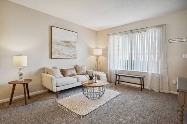 $1,405 / 2br - 960ft2 - GOOGLE DATA CENTER WORKERS - apply today! (Across from Bowman Woods next to HyVee)63942846320387121