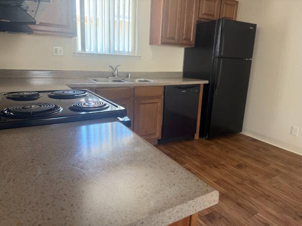 $1,623 / 2br - 735ft2 - Neighborly & Friendly!63844737672321124