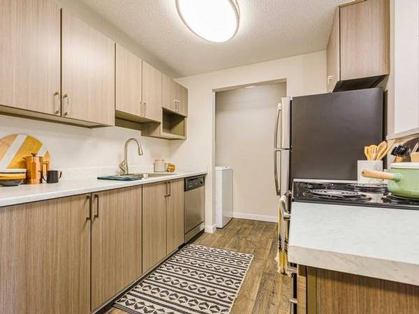 $1,763 / 2br - 856ft2 - Impeccable 2 BR/1 BA with Brand New Hardware & Pet Spa (Vancouver)63672637247361120