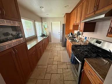 $1,750 / 2br - 1042ft2 - Beautifully Updated 2-Bed, 2-Bath Single-Story Home in South Escondid (Escondido)63998452666115120