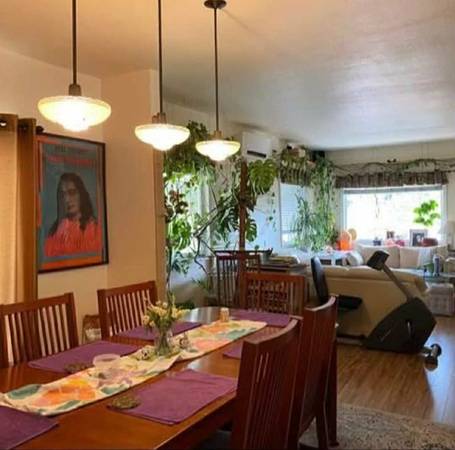 $800 / 1br - 234ft2 - Habitación privada en un hogar meditativo lleno de naturaleza (bosquecillo)63841704540929123