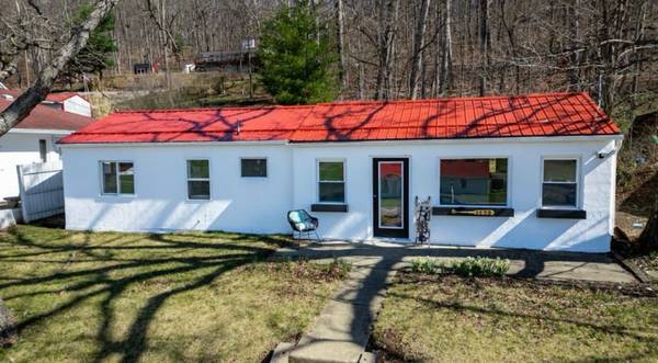$2000.00 / 3br - 1392ft2 - LAKE HOUSE WITH WATER VIEWS!63995249773571121