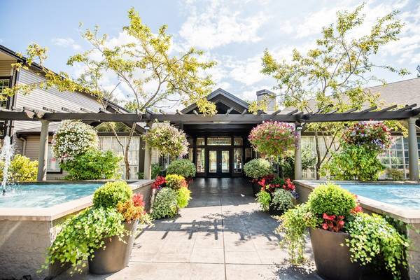 $2,037 / 2br - 915ft2 - Outdoor Pool & Spa, 2bd 1ba, Located in Kent (25102 62nd Avenue South, Kent, WA)63814735852547120