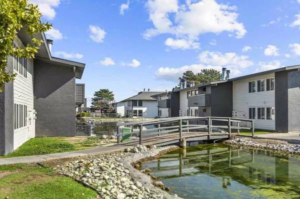 $1,443 / 2br - 1086ft2 - Nestled in Comfort: Your Search Ends Here! (Kennewick - 10 Minutes from Tri-Cities Airport)63624250552323122