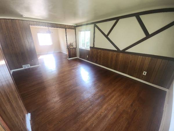 $1750.00 / 3br - 1180ft2 - Beautiful 3 bed 1.5 bath brick ranch in quiet prime dearborn heights n63926728472578122