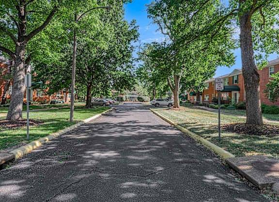 $885 / 1br - 540ft2 - Centro de fitness, armarios grandes, comunidad libre de humo (5927 Suson Pl, St. Louis, MO)63770186735233122