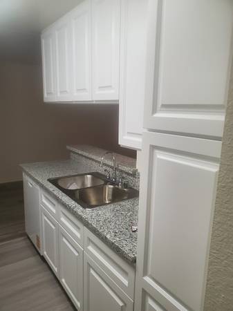 $1,900 / 1br - Super Nice!  1bd 1ba (Valley Village)63876483795329121