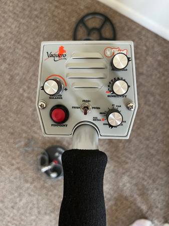 tesoro Tesoro Vaquero Metal Detector - sporting goods - by owner