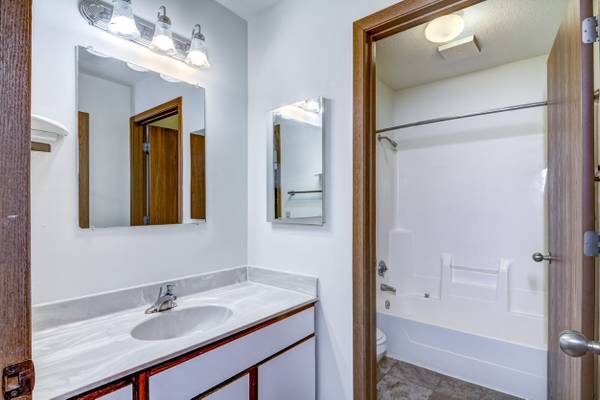 $1,499 / 3br - 1040ft2 - Dormitorios Amplios y Lavandería Privada (Eau Claire)63845958940289123
